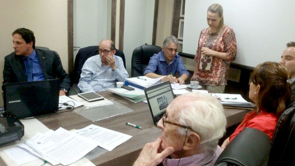 Secovi-Oeste/SC - Reunio para estudar as legislaes urbanstica e ambiental de Santa Catarina e do Brasil 