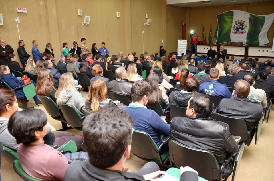 Secovi-Oeste/SC - Aproximadamente 200 pessoas prestigiaram a palestra sobre o Plano Diretor, promovida pelo Secovi-Oeste/SC e SEDUR 